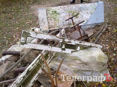 На кременчугских островах начали сносить постройки для отдыха (ФОТО)