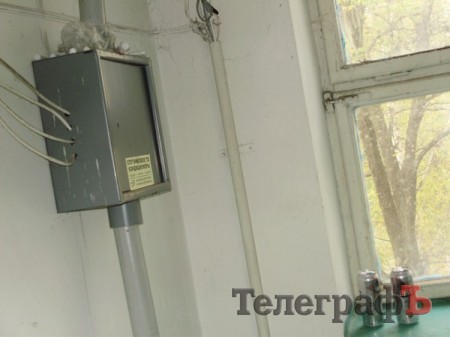 Наркоманы устроили склад шприцев в подъезде (ФОТО)