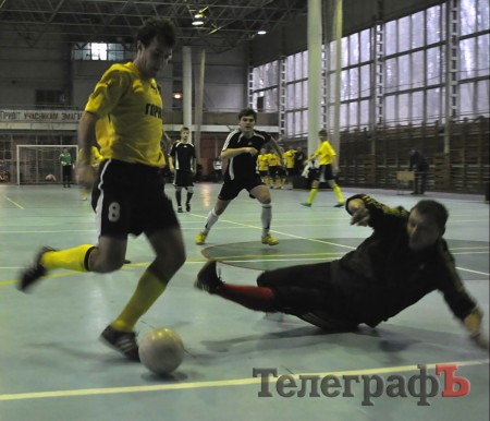 ФУТЗАЛ. Кубок им.М.Белых. Студентам палец в рот не клади…