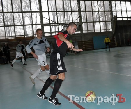 ФУТЗАЛ. Чемпионат Кременчуга. Первая разборка фаворитов.