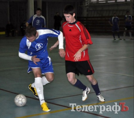 ФУТЗАЛ. Чемпионат Кременчуга. Первая разборка фаворитов.