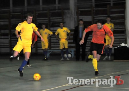 ФУТЗАЛ. Чемпионат Кременчуга. Первая разборка фаворитов.