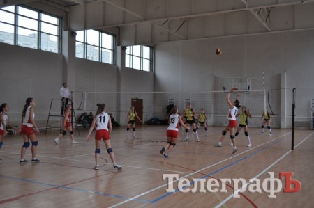 ВОЛЕЙБОЛ. Команда СК «Нефтехимик» выиграла региональный турнир по волейболу среди девочек.