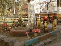 На Космической улице в Кременчуге поселилась Баба Яга (ФОТО)