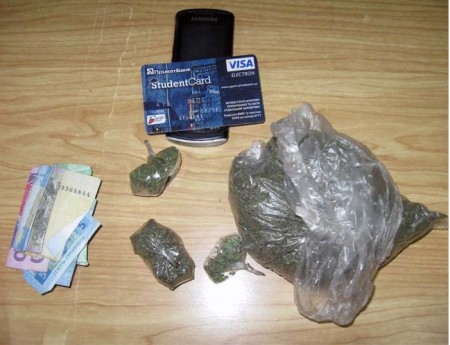 На железнодорожном вокзале в Кременчуге задержали студента ПТУ, торговавшего наркотиками