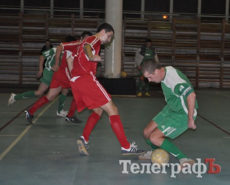 ФУТЗАЛ. Чемпионат Кременчуга. Осечка «Горняка» и второе поражение «Лукаса».