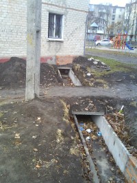 Разрытые улицы Молодежного и ямы вместо люков (ФОТОФАКТ)