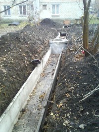 Разрытые улицы Молодежного и ямы вместо люков (ФОТОФАКТ)