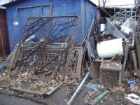 Кременчугский лицей №11 окружен свалками (ФОТО)