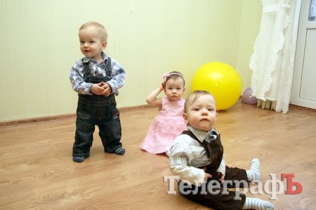  Тройняшки - Миша, Костя и Вера Олексиенко