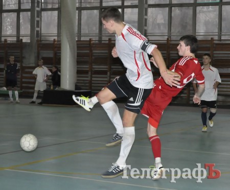 ФУТЗАЛ. Чемпионат Кременчуга. Ясно, что ничего не ясно.