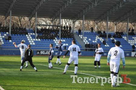 В Кременчуге депутаты сыграли с милиционерами в футбол (ФОТО)