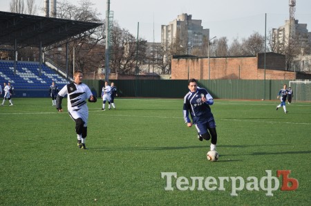 ФУТБОЛ. Команда депутатов отпраздновала первую победу.