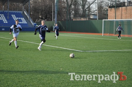 ФУТБОЛ. Команда депутатов отпраздновала первую победу.