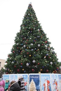 В Кременчуге открыли главную елку (ФОТОРЕПОРТАЖ)