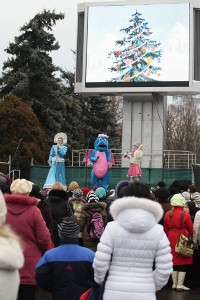 В Кременчуге открыли главную елку (ФОТОРЕПОРТАЖ)