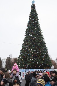 В Кременчуге открыли главную елку (ФОТОРЕПОРТАЖ)
