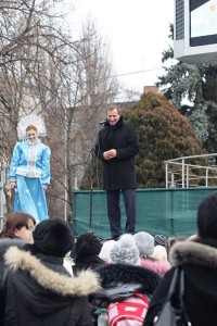 В Кременчуге открыли главную елку (ФОТОРЕПОРТАЖ)