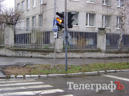 На перекрестке улиц Горького и Цюрупы не работают три светофора (ФОТО)