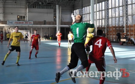 Футзал. Чемпионат Кременчуга. КНУ притормозил ОЛСУ.