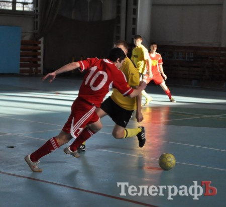 Футзал. Чемпионат Кременчуга. КНУ притормозил ОЛСУ.