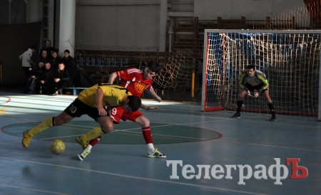 Футзал. Чемпионат Кременчуга. КНУ притормозил ОЛСУ.