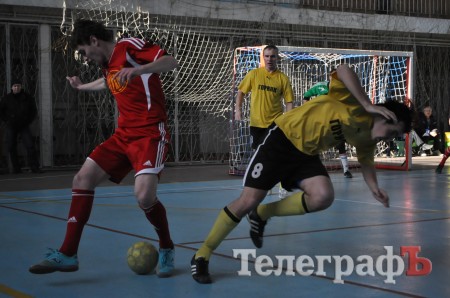 Футзал. Чемпионат Кременчуга. КНУ притормозил ОЛСУ.