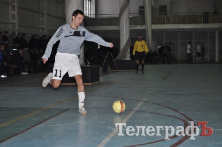 Футзал. Чемпионат Кременчуга. КНУ притормозил ОЛСУ.