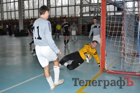 Футзал. Чемпионат Кременчуга. КНУ притормозил ОЛСУ.