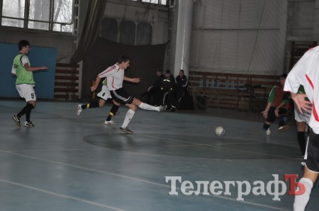 Футзал. Чемпионат Кременчуга. КНУ притормозил ОЛСУ.