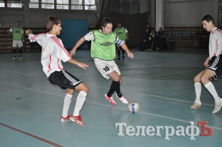 Футзал. Чемпионат Кременчуга. КНУ притормозил ОЛСУ.