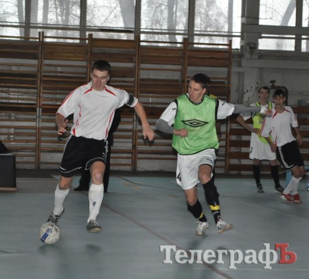 Футзал. Чемпионат Кременчуга. КНУ притормозил ОЛСУ.