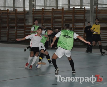 Футзал. Чемпионат Кременчуга. КНУ притормозил ОЛСУ.
