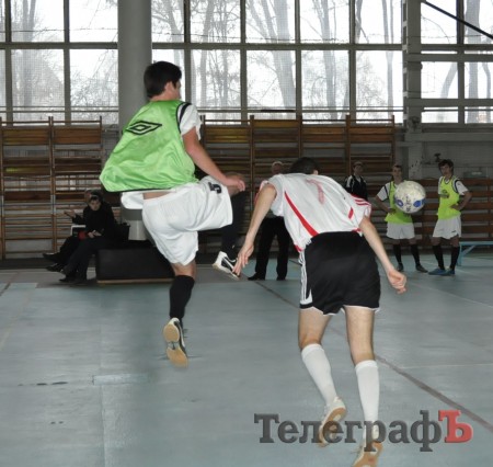 Футзал. Чемпионат Кременчуга. КНУ притормозил ОЛСУ.