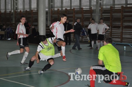 Футзал. Чемпионат Кременчуга. КНУ притормозил ОЛСУ.
