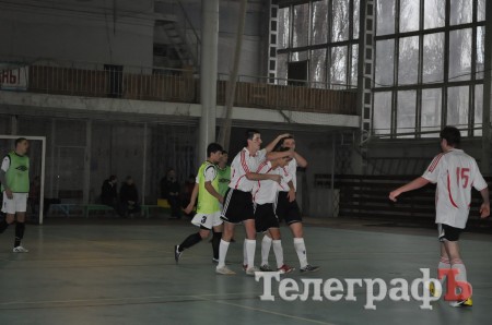 Футзал. Чемпионат Кременчуга. КНУ притормозил ОЛСУ.