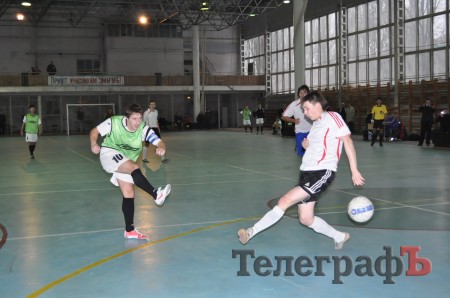 Футзал. Чемпионат Кременчуга. КНУ притормозил ОЛСУ.