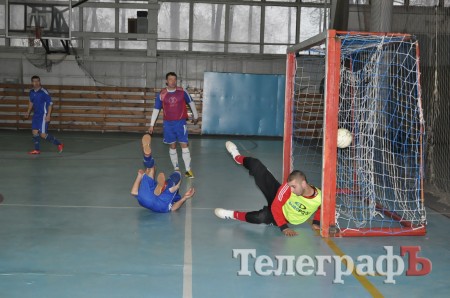Футзал. Чемпионат Кременчуга. КНУ притормозил ОЛСУ.