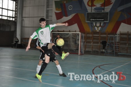 Футзал. Чемпионат Кременчуга. КНУ притормозил ОЛСУ.