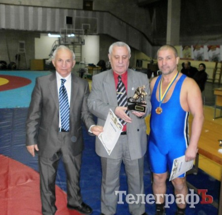 БОРЬБА. Кременчужане выиграли третье место на кубке Украины по греко-римской борьбе.