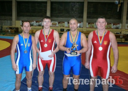 БОРЬБА. Кременчужане выиграли третье место на кубке Украины по греко-римской борьбе.