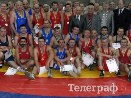 БОРЬБА. Кременчужане выиграли третье место на кубке Украины по греко-римской борьбе.