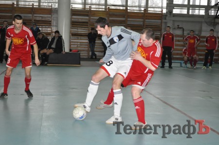 ФУТЗАЛ. Чемпионат Кременчуга. Первая победа «Нефтяника» и крах «Лукаса».
