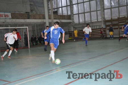 ФУТЗАЛ. Чемпионат Кременчуга. Первая победа «Нефтяника» и крах «Лукаса».