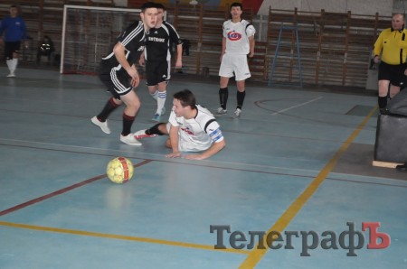 ФУТЗАЛ. Чемпионат Кременчуга. Первая победа «Нефтяника» и крах «Лукаса».