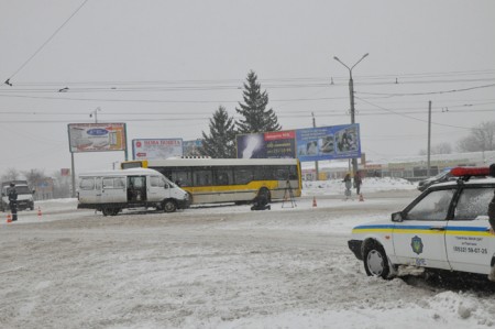 В Полтаве автобус столкнулся с микроавтобусом: есть пострадавшие (ФОТО)