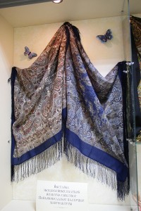 Платки всемирно известной Павлопосадской платочной мануфактуры