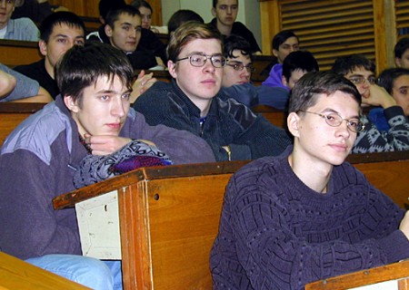 Випускники шкіл розраховують на впливових родичів