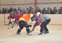 ХОККЕЙ. Кременчугские команды уверенно стартовали в чемпионате области.