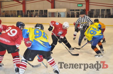 ХОККЕЙ. «Кременчуг» разгромил «Кремень» в местном дерби.